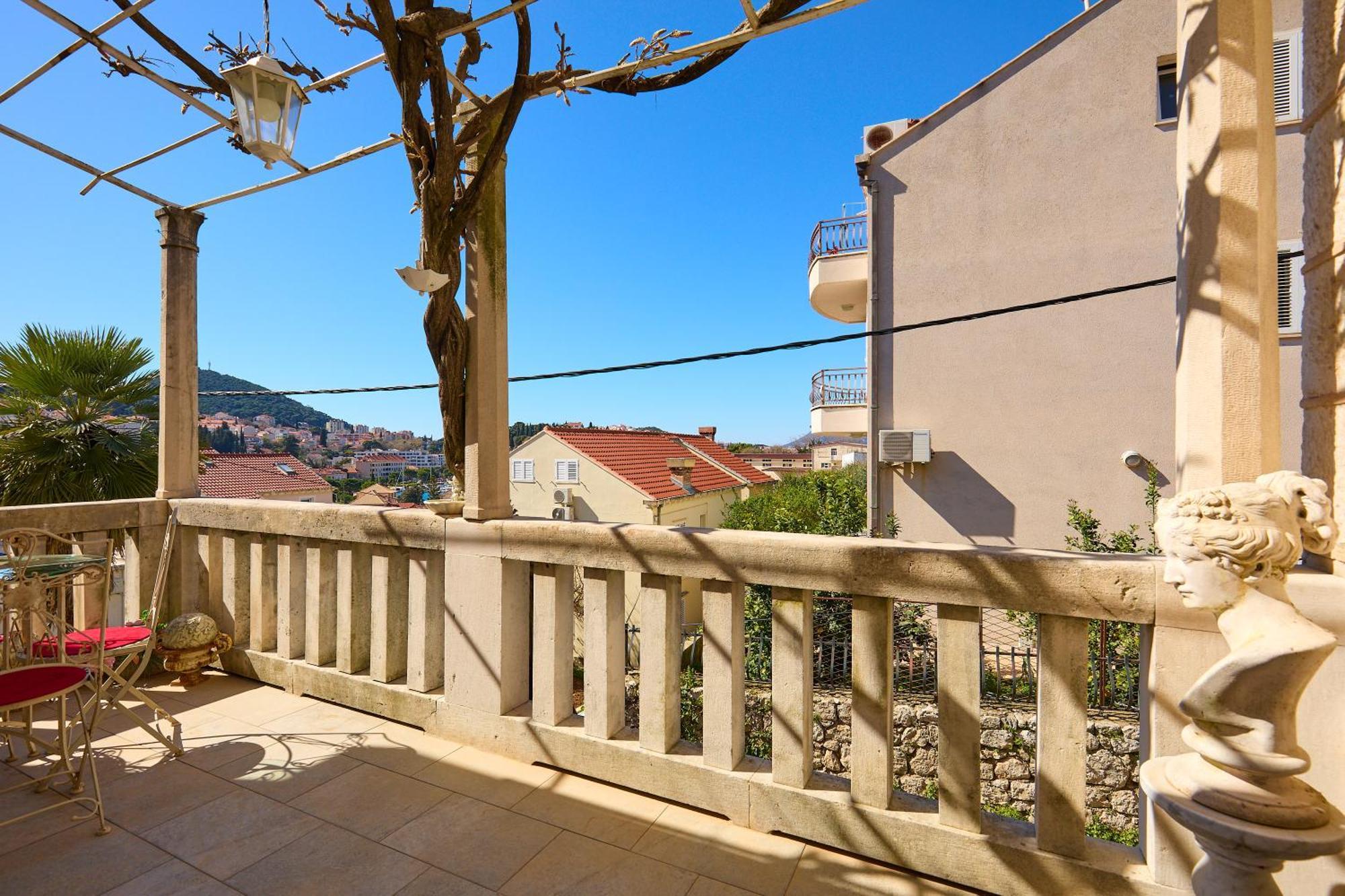 Garden Antique With Bubble Dubrovnik